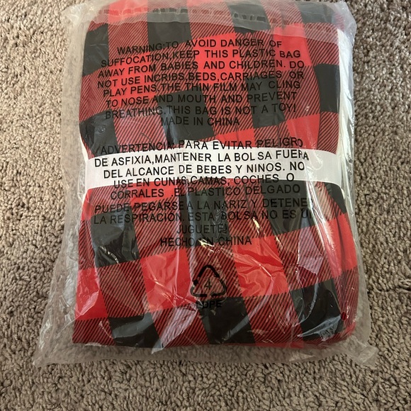 BNIP Kohl’s Red Black Grandma Bear Women’s Size L Pajamas Jammies Families - Picture 8 of 8